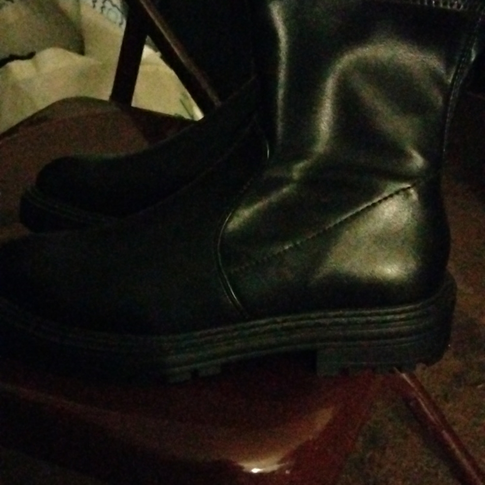 Ankle length leather boots